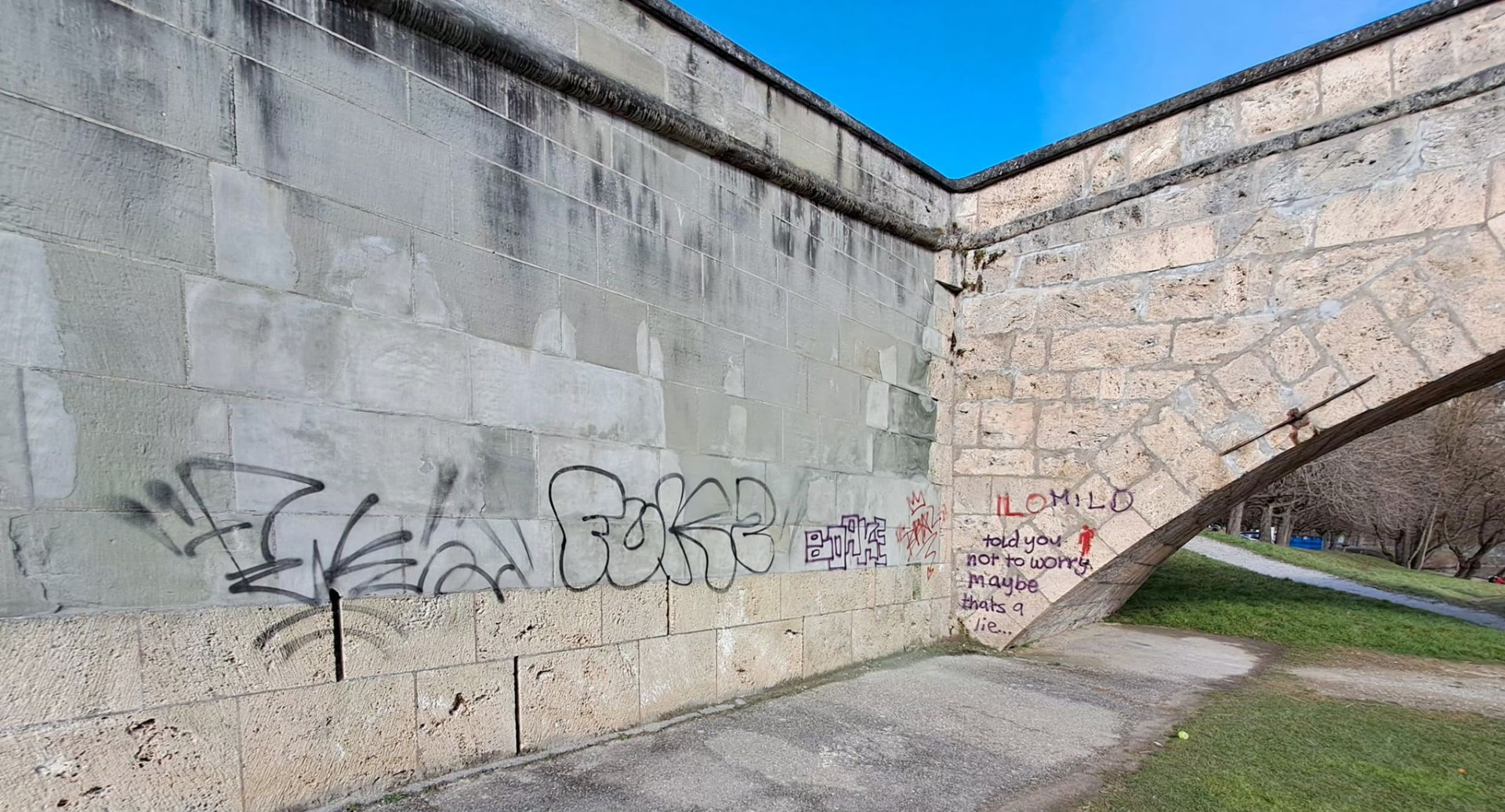 Graffitientfernung vor der Reinigung